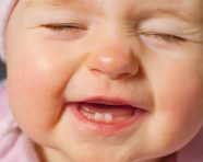 Aparitia primei dentitii – 8 modalitati de a veni in ajutorul bebelusului dvs.